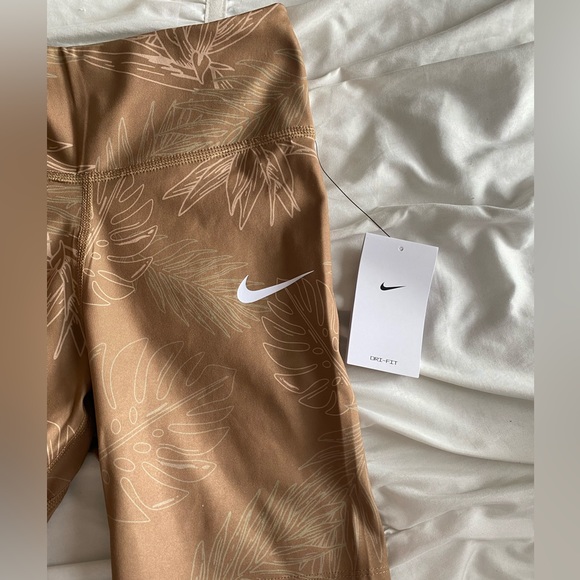 NWT Nike One Tight Fit 7” Length Small Athletic Shorts - Biker shorts - … - Picture 2 of 7